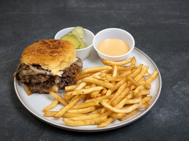 AMERICAN SINGLE SMASH BURGER.